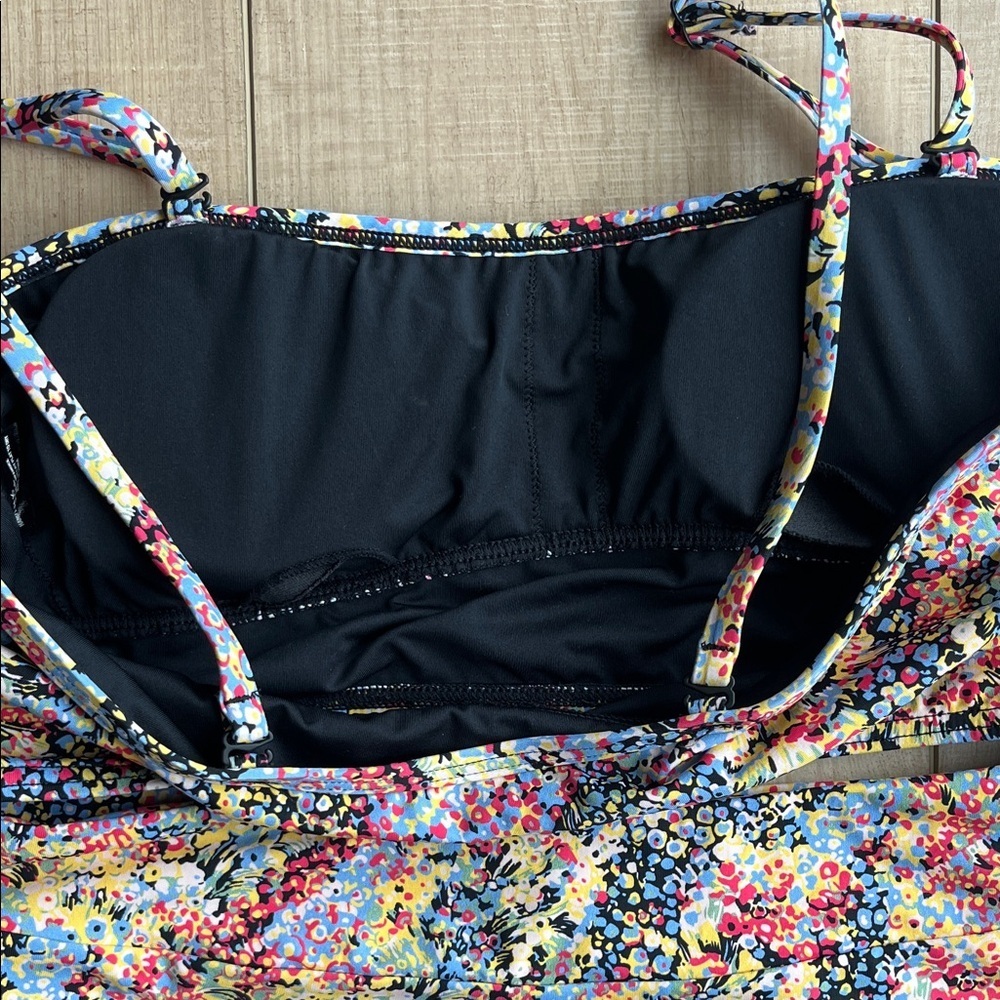 High-Waist Bikini Set in Multicolor - Picture 4 of 4